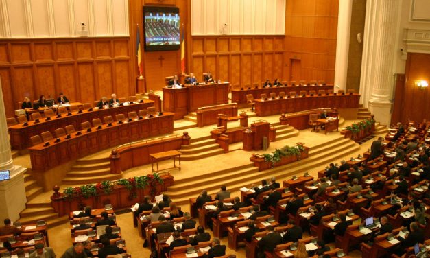Proiectul de lege care își propune reducerea cantității de zahăr din sucuri, respins de Comisia de Sănătate din Camera Deputaților