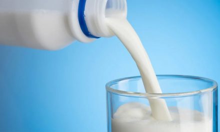De ce sa bei lapte la micul dejun