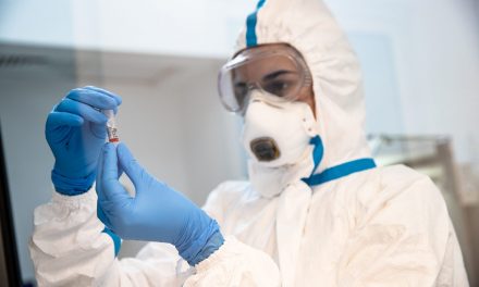Rețeaua de sănătate REGINA MARIA a ajuns la 10.000 de teste efectuate, laboratoarele sale procesează 20% din totalul testelor PCR efectuate zilnic în România