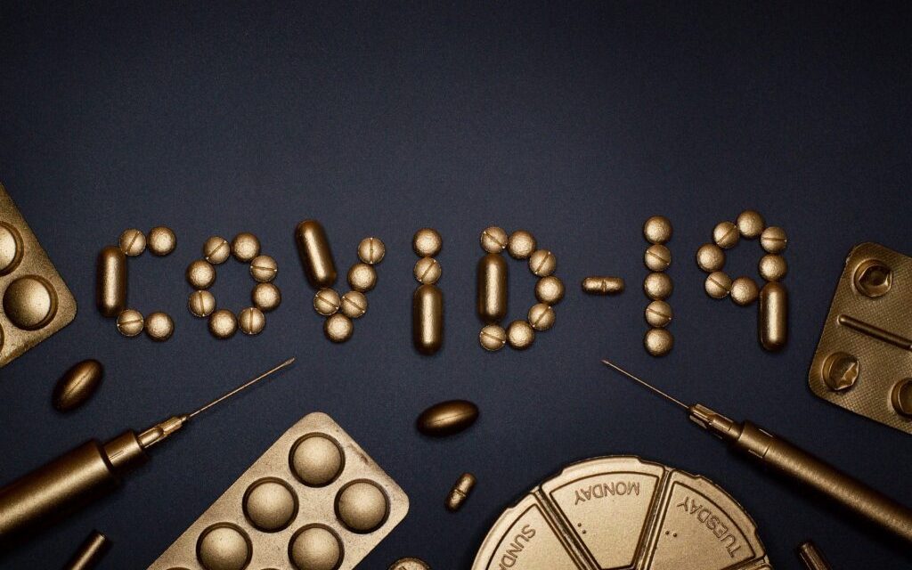 COVID-19 și bolile cronice: interacțiuni medicamentoase