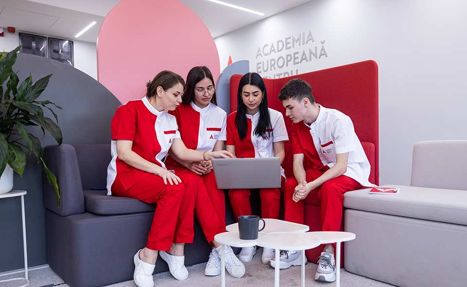 Academia Europeană pentru Asistenți Medicali organizează un eveniment unic de admitere pe loc, cu rezultat în aceeași zi