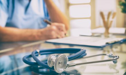 Instabilitatea politică și salariile mici alimentează exodul medicilor: 6 din 10 iau în calcul plecarea din țară