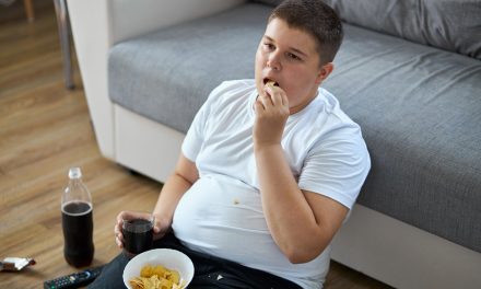Obezitatea și diabetul la adolescenți pot slăbi rezistența oaselor pe tot parcursul vieții